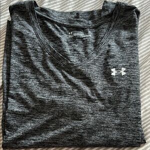 Under Armour Women's Black with white highlights V-Neck Short sleeve Tee